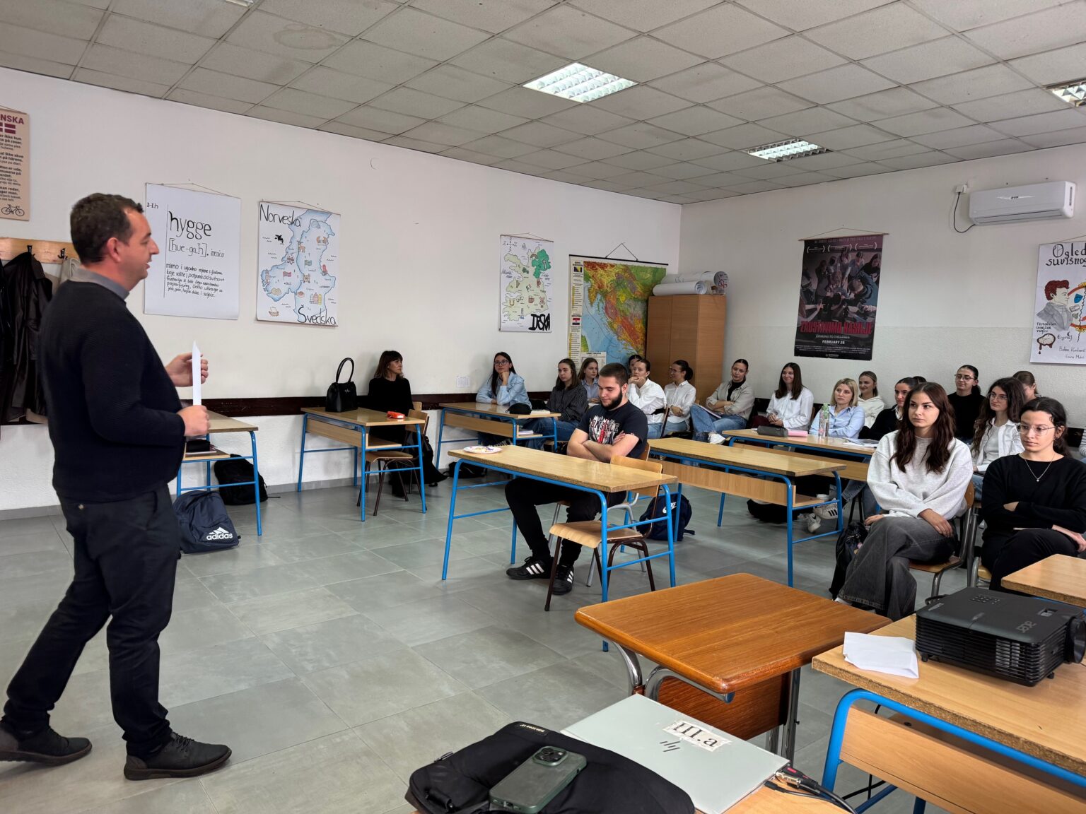 Predavanje “Između slobode i manipulacije”